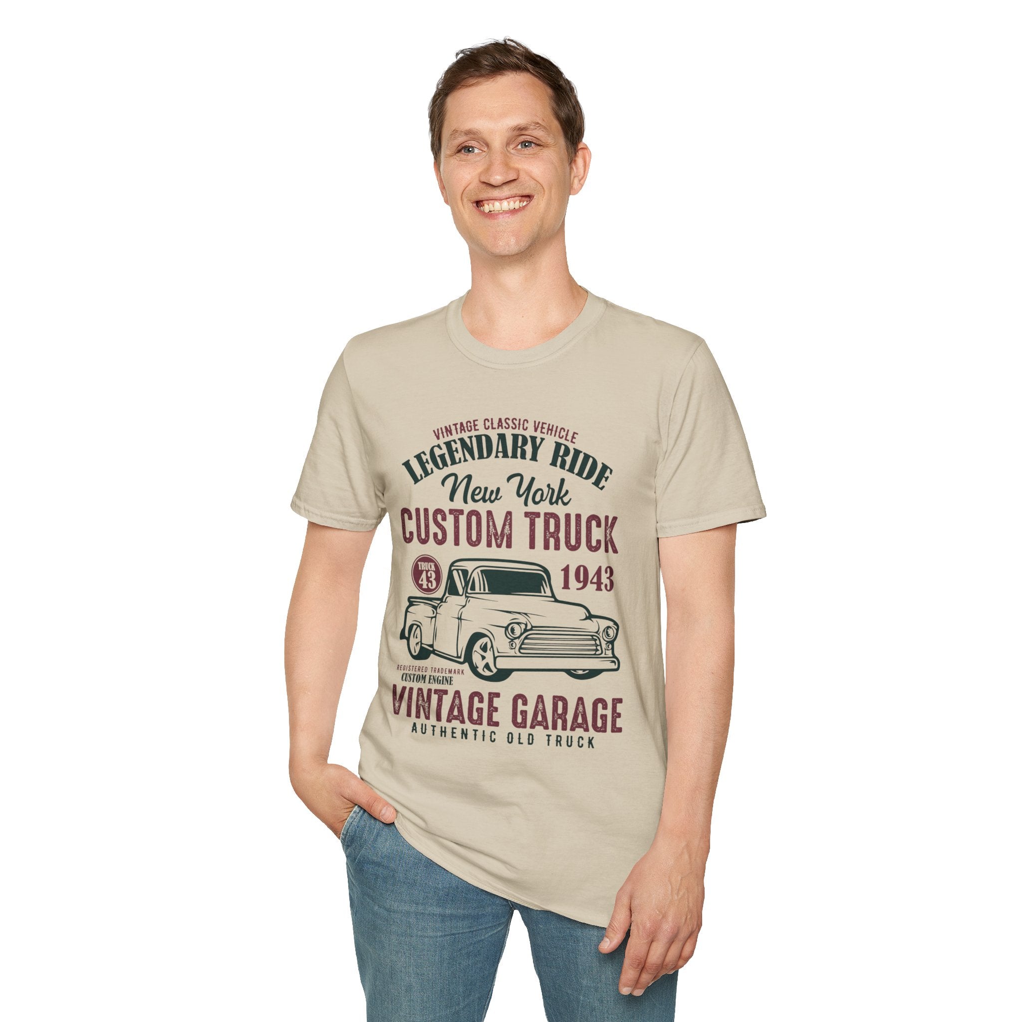 "CUSTOM TRUCK 1943 VINTAGE GARAGE" Unisex Soft style T-Shirt