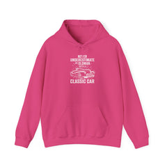 "NEVER UNDERESTIMATE AN OLD MAN WITH A CLASSIC CAR" Unisex Heavy Blend™ Hooded Sweatshirt