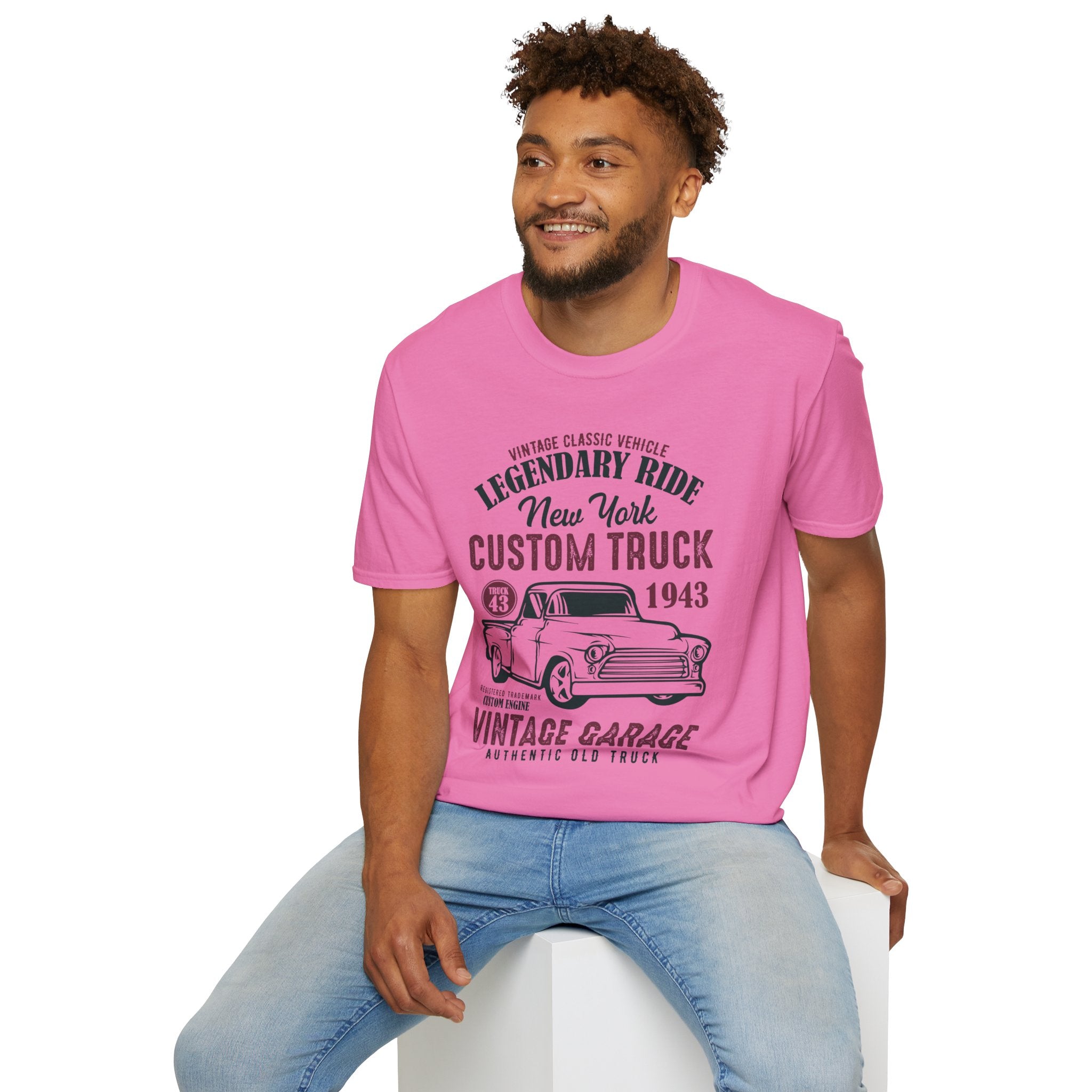 "CUSTOM TRUCK 1943 VINTAGE GARAGE" Unisex Soft style T-Shirt