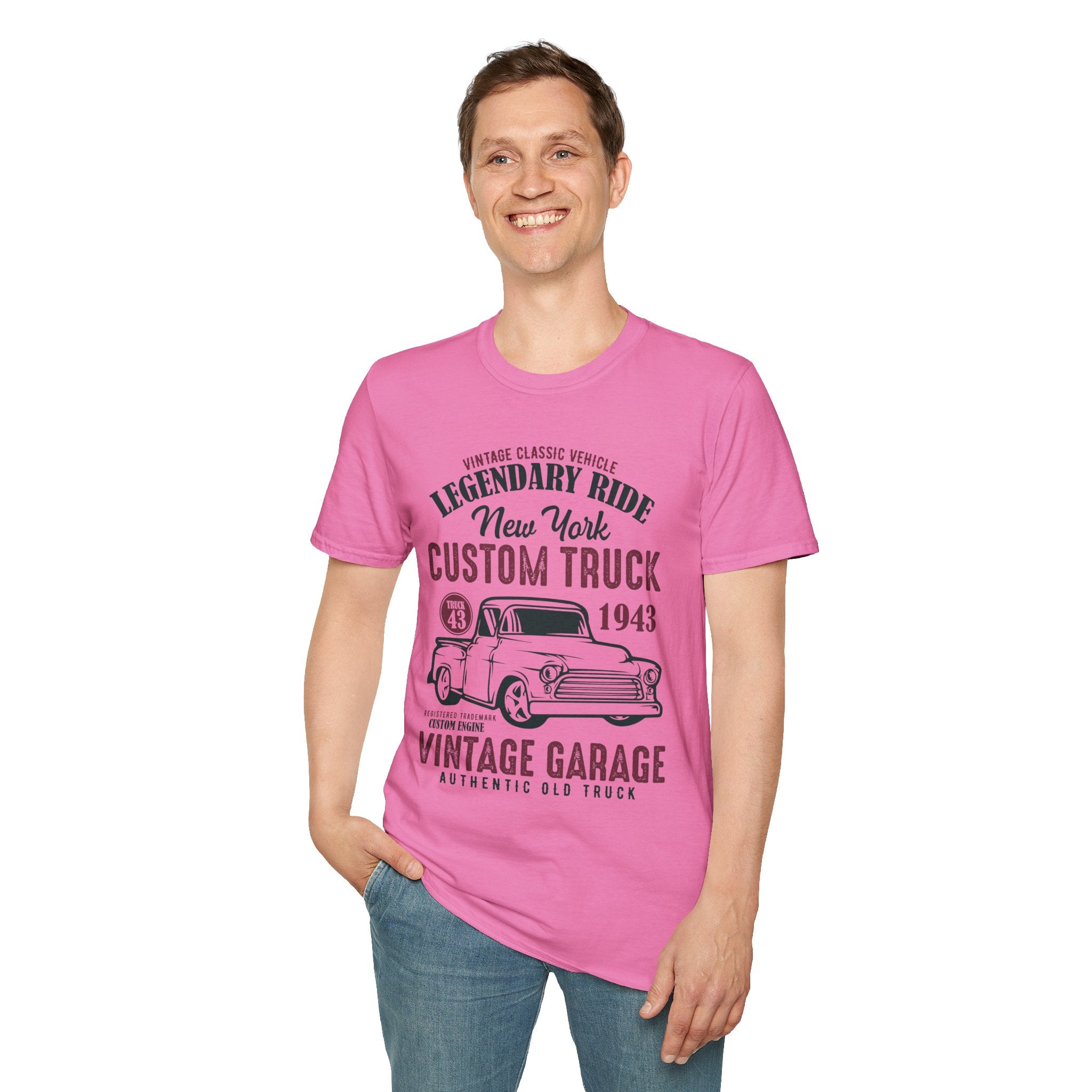 "CUSTOM TRUCK 1943 VINTAGE GARAGE" Unisex Soft style T-Shirt