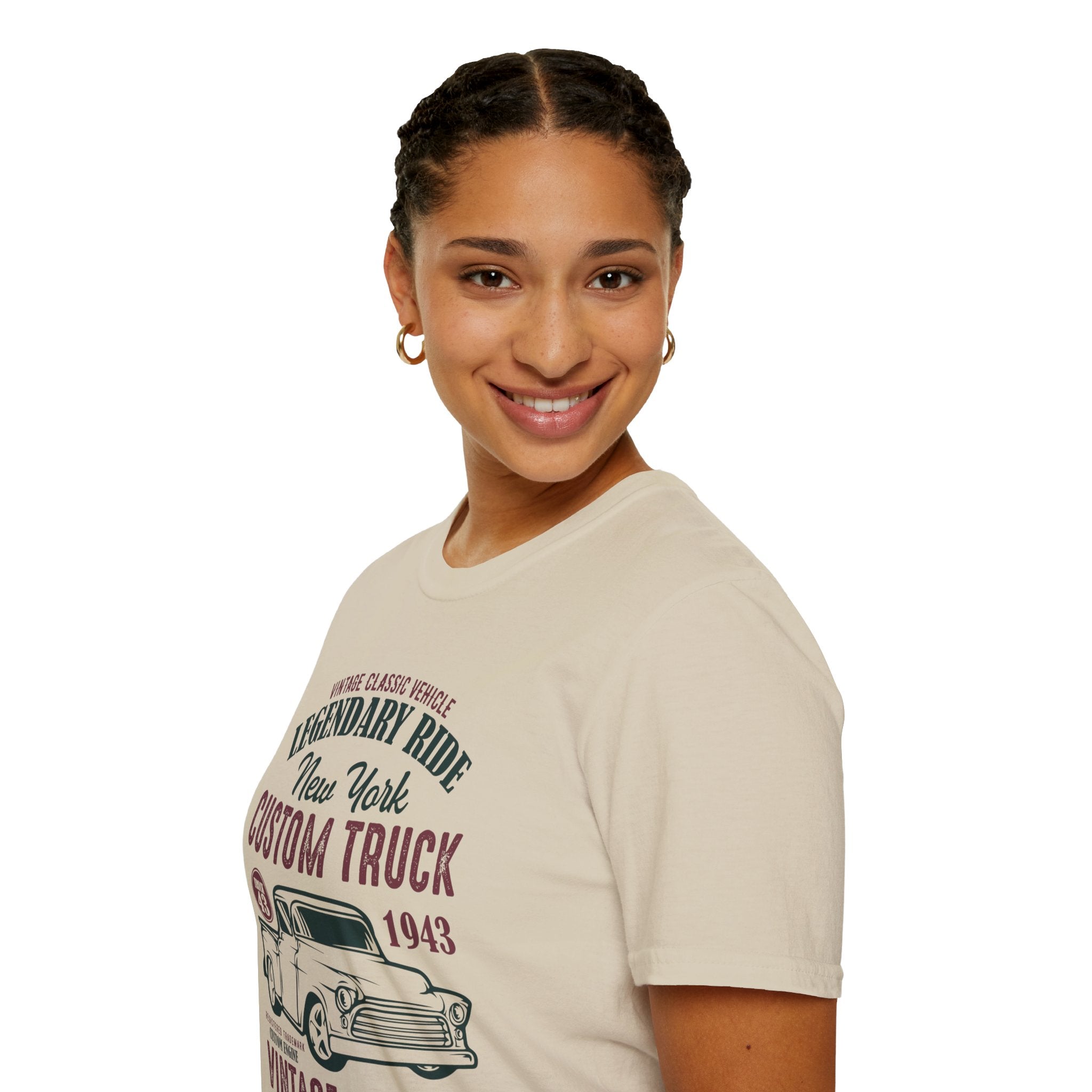 "CUSTOM TRUCK 1943 VINTAGE GARAGE" Unisex Soft style T-Shirt